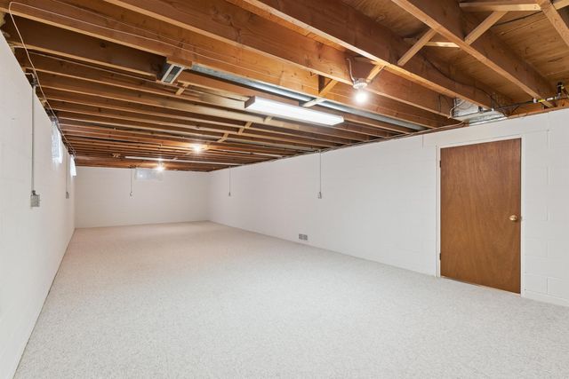 323 Barrick Road, Janesville, IA 50647