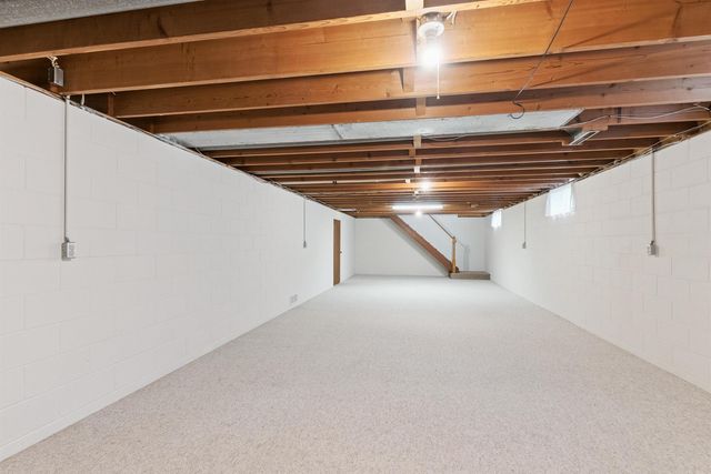 323 Barrick Road, Janesville, IA 50647