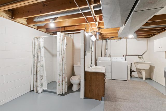 323 Barrick Road, Janesville, IA 50647