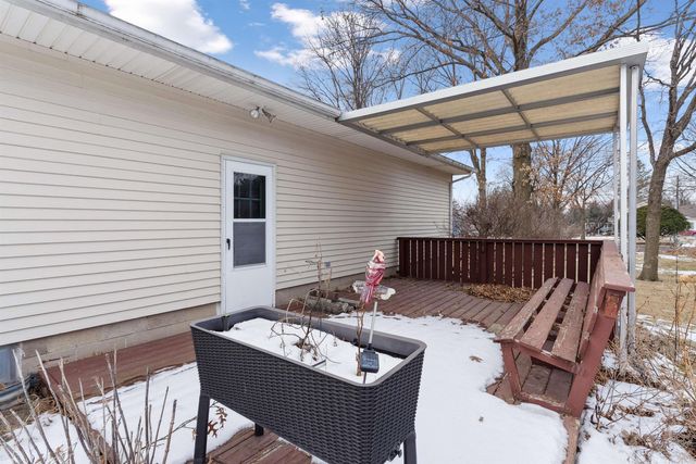 323 Barrick Road, Janesville, IA 50647