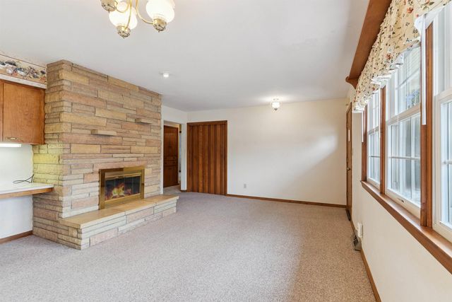 323 Barrick Road, Janesville, IA 50647