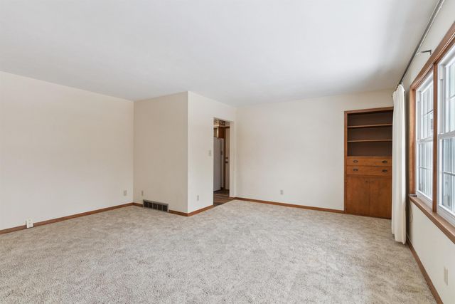 323 Barrick Road, Janesville, IA 50647