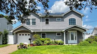 99 Winter Lane, Hicksville, NY 11801