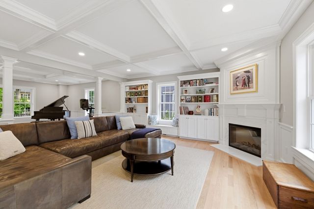 20 Larchmont Lane, Lexington, MA 02420