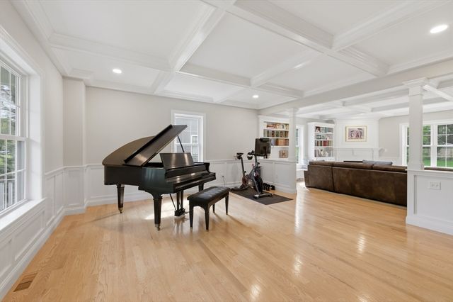 20 Larchmont Lane, Lexington, MA 02420