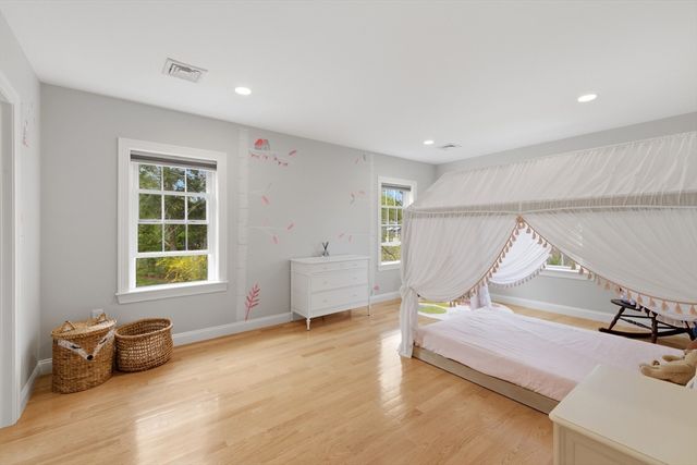 20 Larchmont Lane, Lexington, MA 02420