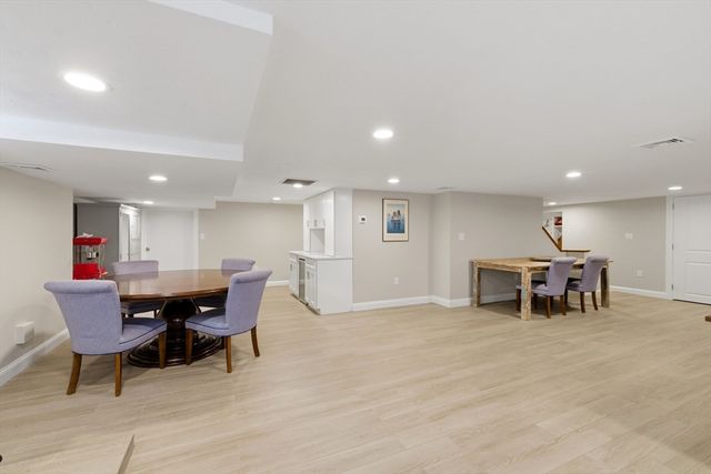20 Larchmont Lane, Lexington, MA 02420