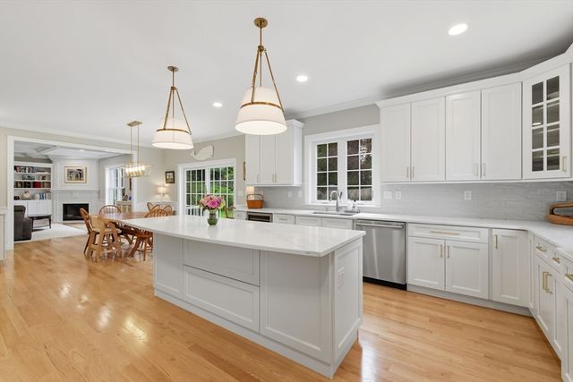 20 Larchmont Lane, Lexington, MA 02420