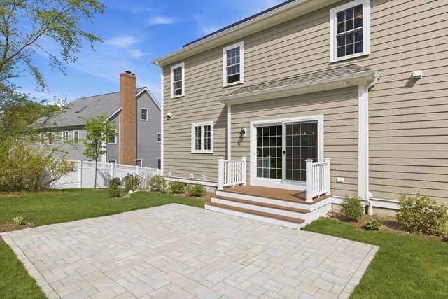 20 Larchmont Lane, Lexington, MA 02420