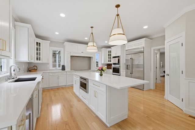 20 Larchmont Lane, Lexington, MA 02420