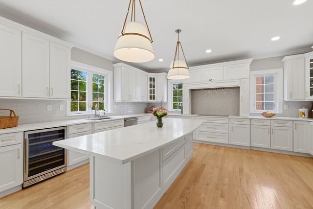20 Larchmont Lane, Lexington, MA 02420