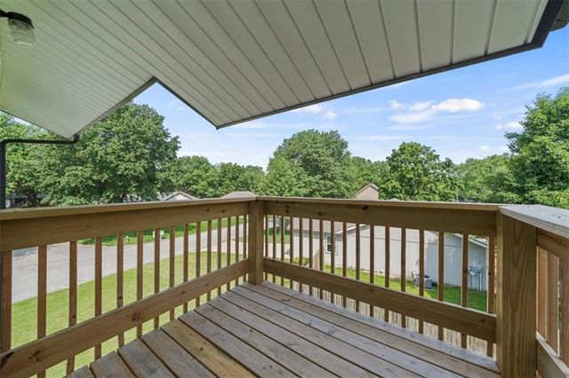 2201 Twin Oaks Drive, Harrisonville, MO 64701