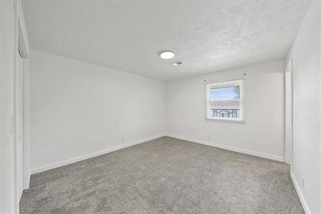 2201 Twin Oaks Drive, Harrisonville, MO 64701