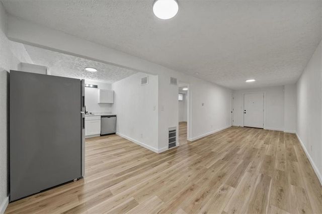 2201 Twin Oaks Drive, Harrisonville, MO 64701