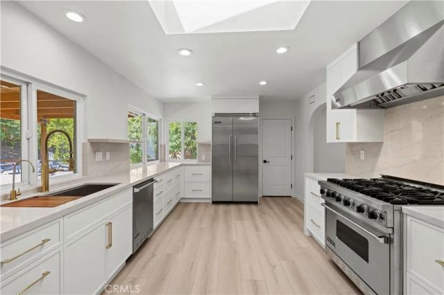 1543 Norwich Avenue, Thousand Oaks, CA 91360