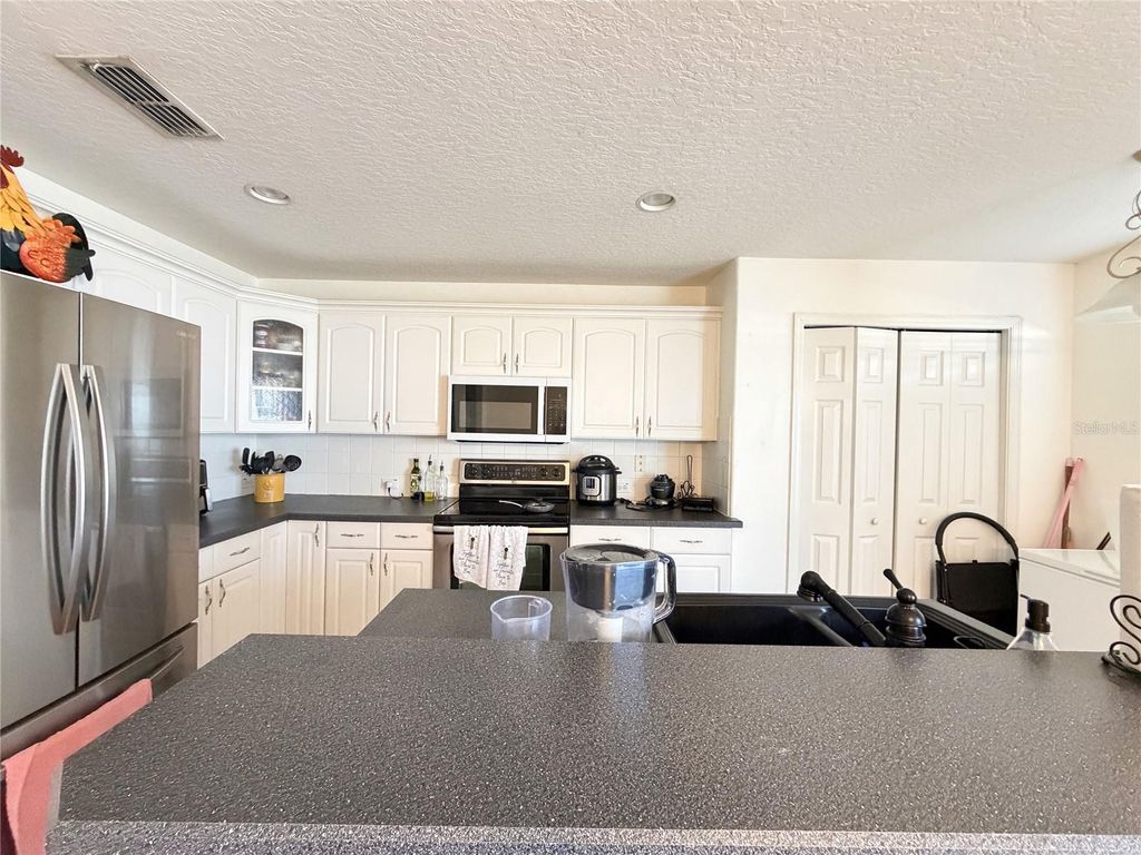 Image 11 of property listing at 12755 SOMERSET OAKS STREET, Orlando, FL 32828