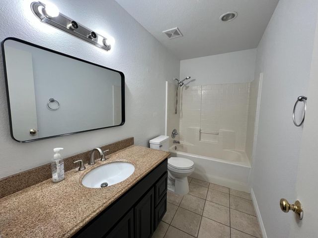 9246 Parducci Way, Sacramento, CA 95829