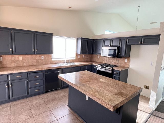 9246 Parducci Way, Sacramento, CA 95829