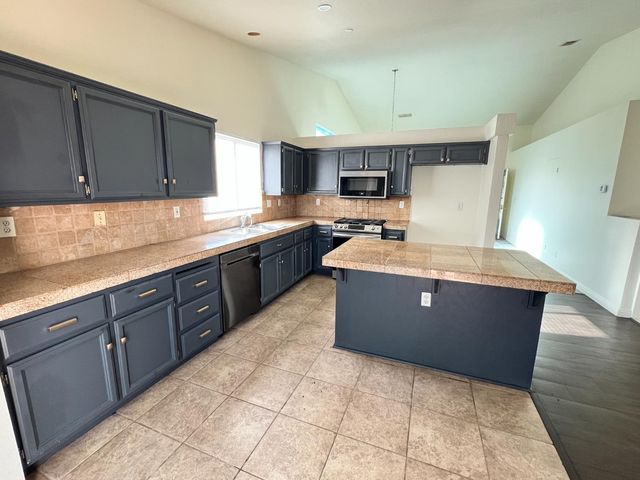 9246 Parducci Way, Sacramento, CA 95829