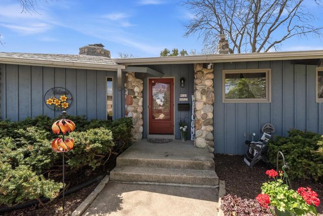 W169N8921 Hoyt DRIVE, Menomonee Falls, WI 53051