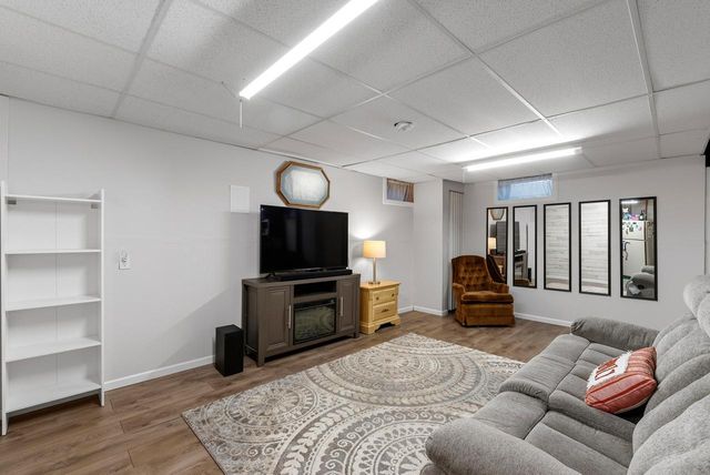 W169N8921 Hoyt DRIVE, Menomonee Falls, WI 53051
