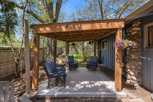 W169N8921 Hoyt DRIVE, Menomonee Falls, WI 53051