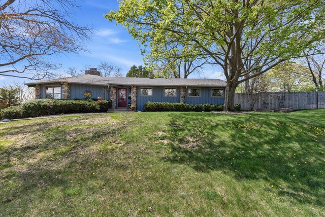 W169N8921 Hoyt DRIVE, Menomonee Falls, WI 53051