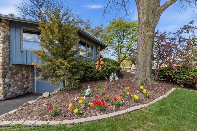 W169N8921 Hoyt DRIVE, Menomonee Falls, WI 53051