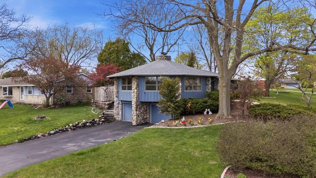 W169N8921 Hoyt DRIVE, Menomonee Falls, WI 53051