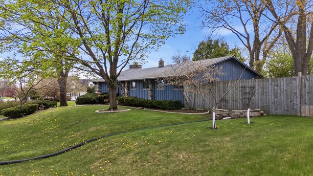 W169N8921 Hoyt DRIVE, Menomonee Falls, WI 53051