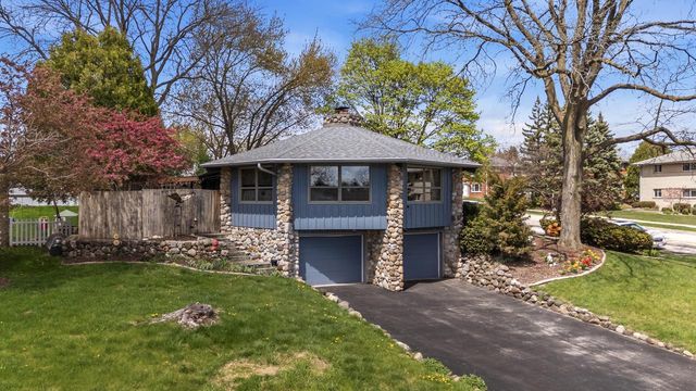 W169N8921 Hoyt DRIVE, Menomonee Falls, WI 53051
