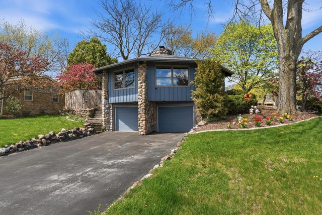 W169N8921 Hoyt DRIVE, Menomonee Falls, WI 53051