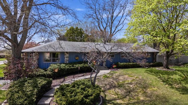 W169N8921 Hoyt DRIVE, Menomonee Falls, WI 53051