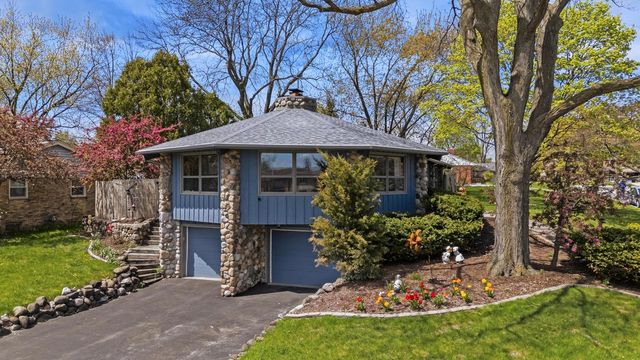 W169N8921 Hoyt DRIVE, Menomonee Falls, WI 53051