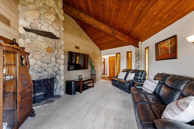 W169N8921 Hoyt DRIVE, Menomonee Falls, WI 53051