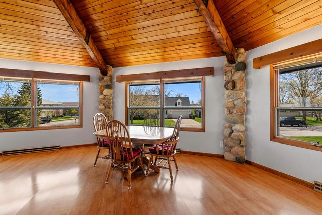 W169N8921 Hoyt DRIVE, Menomonee Falls, WI 53051