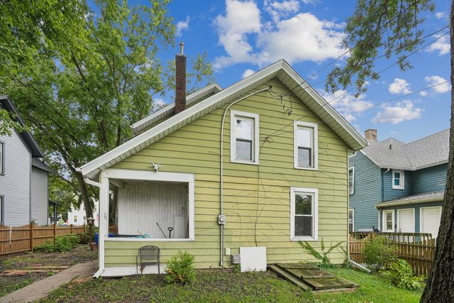 624 W 16th Street, Davenport, IA 52803