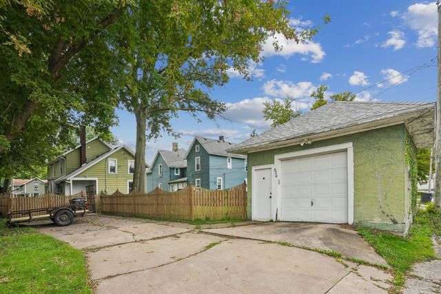 624 W 16th Street, Davenport, IA 52803