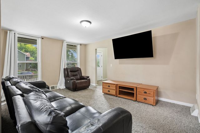624 W 16th Street, Davenport, IA 52803
