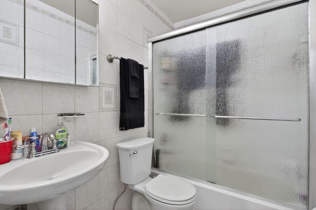 184 SW 2nd Court, Deerfield Beach, FL 33441