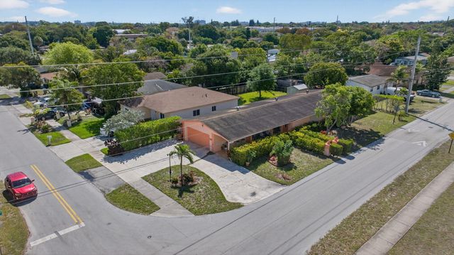 184 SW 2nd Court, Deerfield Beach, FL 33441