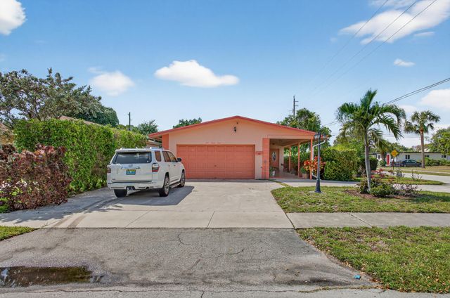 184 SW 2nd Court, Deerfield Beach, FL 33441