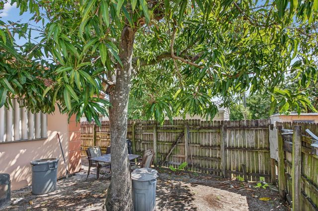 184 SW 2nd Court, Deerfield Beach, FL 33441