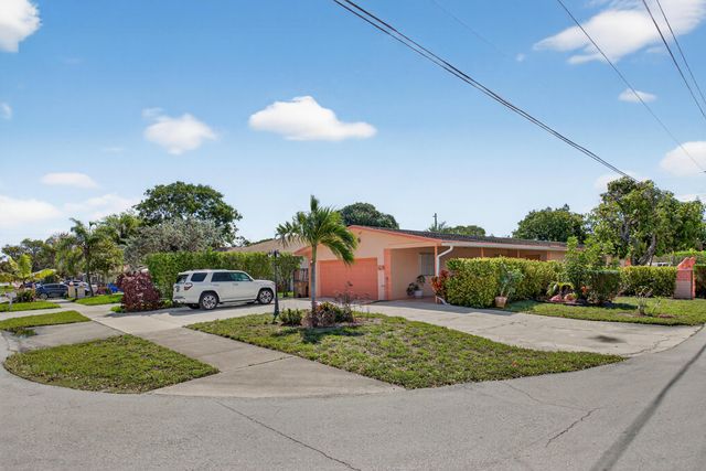 184 SW 2nd Court, Deerfield Beach, FL 33441