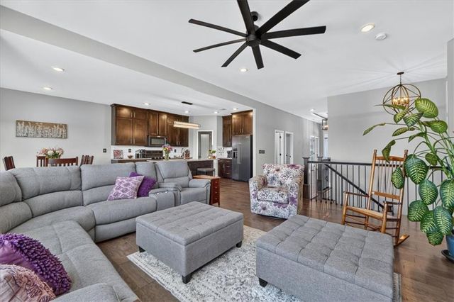 27802 E 134th Street, Lake Lotawana, MO 64086