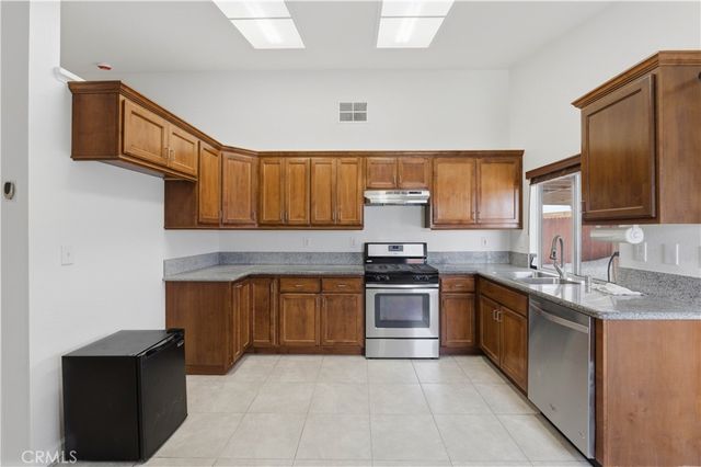 13628 Monterey Court, Victorville, CA 92392