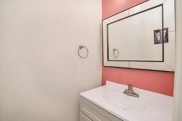 22 Woodbury Court, Magnolia, TX 77355