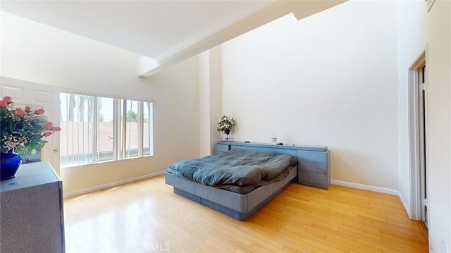 14919 Dickens Street 105, Sherman Oaks, CA 91403