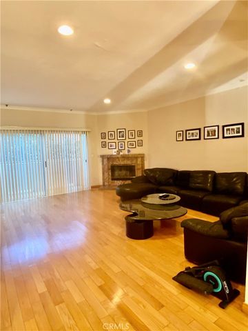 14919 Dickens Street 105, Sherman Oaks, CA 91403