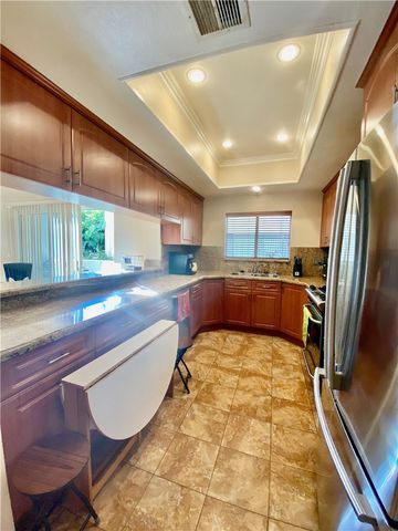 14919 Dickens Street 105, Sherman Oaks, CA 91403